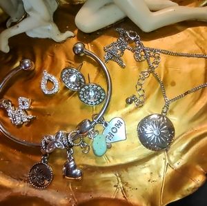 Beautiful vintage jewelry lot